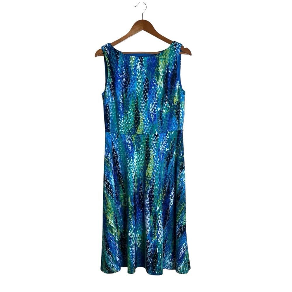 Jones studio sleeveless patterned dress. Size 10